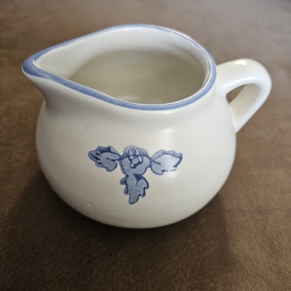 Pfaltzgraff Dining Pfaltzgraff Yorktowne Gravy Boat Poshmark